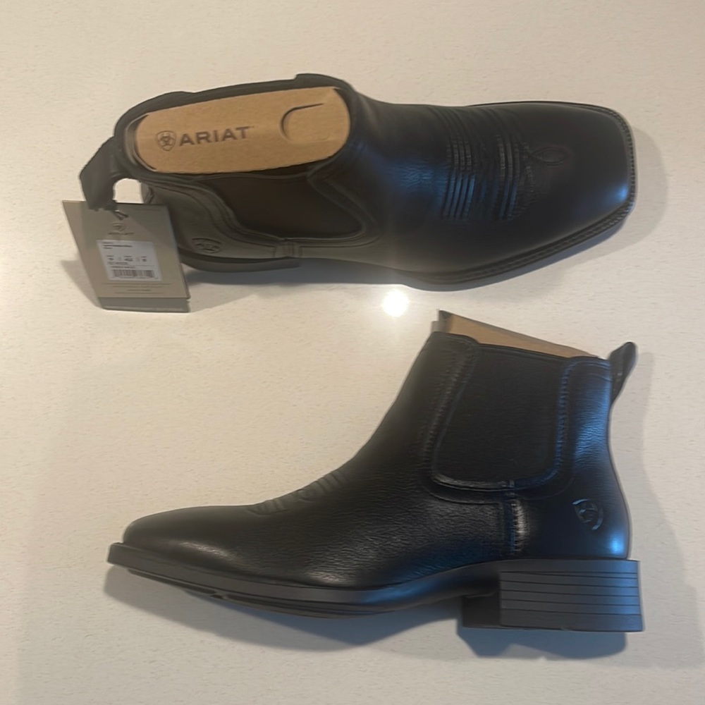 Ariat - BLACK Men’s Sport Booker Ultra, 6” Square toe EE Wide